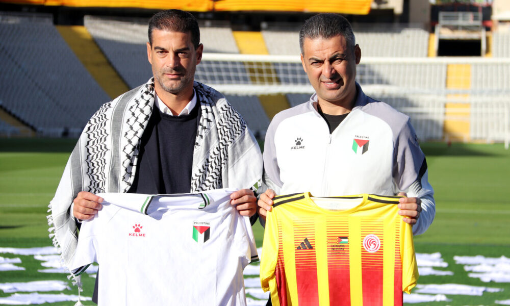 ۴۰۰ تی‌شرت سفید در بارسلونا؛ ادای احترام به فوتبالیست‌های شهید فلسطینی