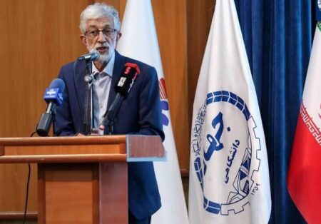 تاکید حداد عادل بر اهمیت هم‌زمان آموزش و پژوهش در دانشگاه‌ها