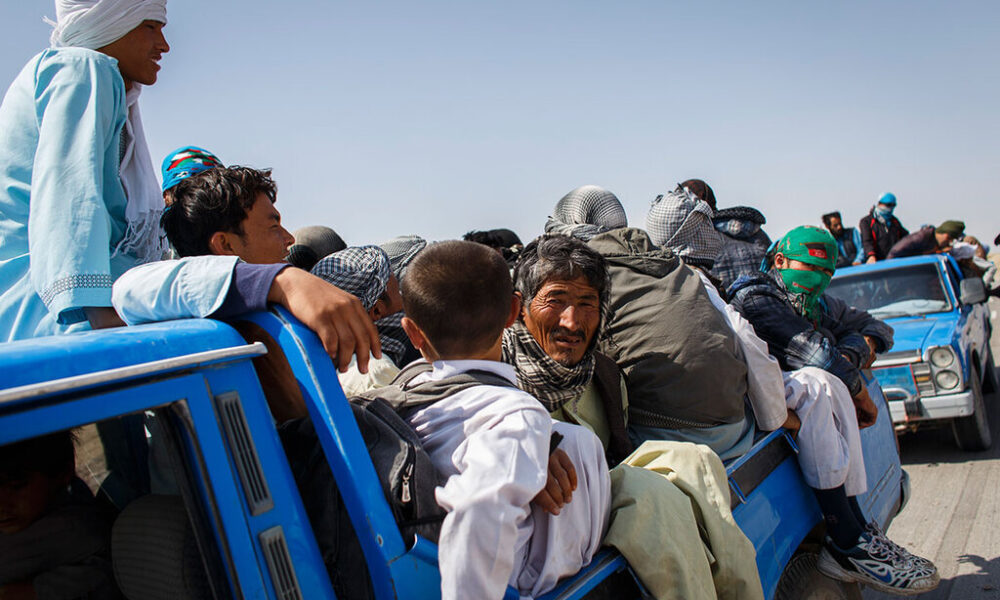 قاچاق اتباع افغان جاده‌ها و مسافران را تهدید می‌کند