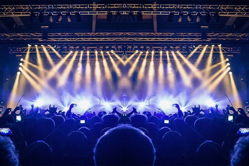 استقبال معنادار ایرانیان خارج کشور از خوانندگان وطنی استقبال معنادار ایرانیان خارج کشور از خوانندگان وطنی