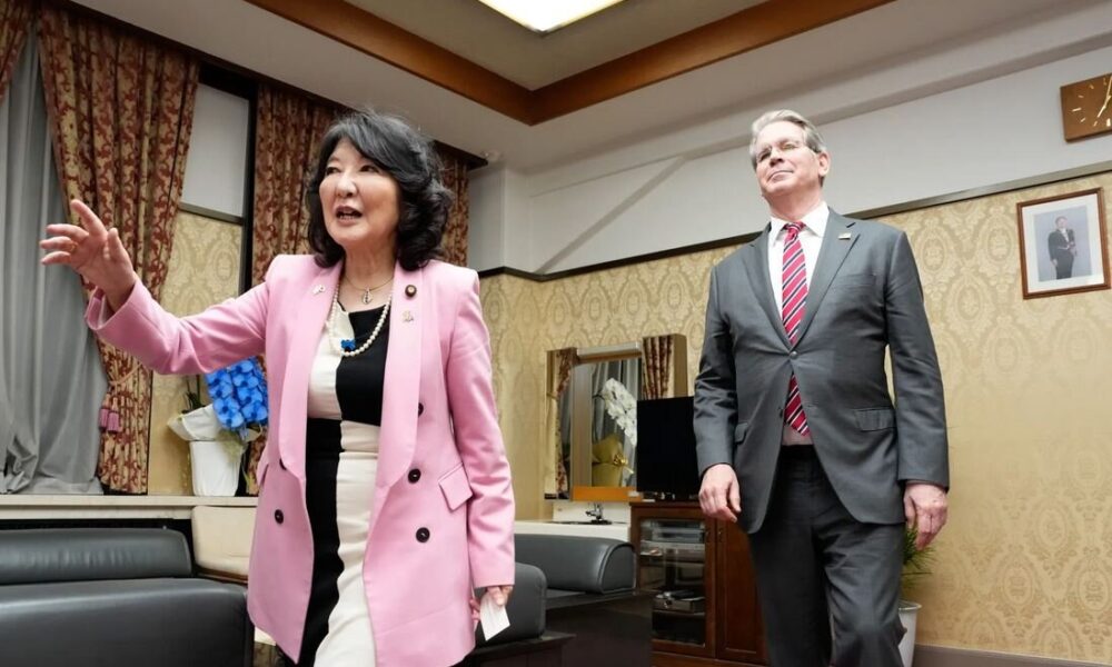 ین، سهام و اوراق ژاپن در فشار