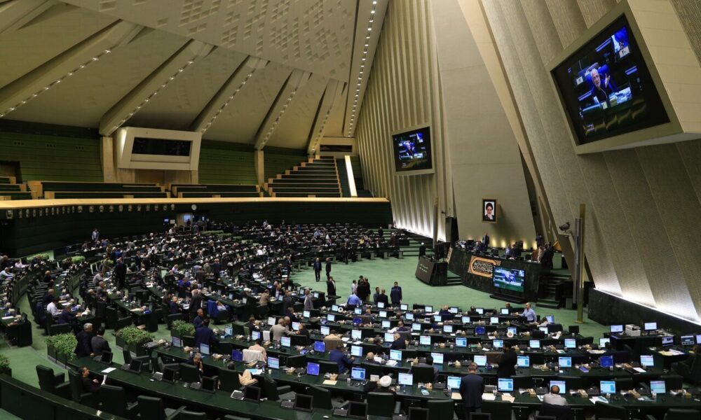 چراغ سبز مجلس به کوتاه‌سازی دوره‌های تحصیل/ کارشناسی ۳ ساله می‌شود؟