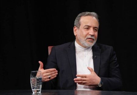 عراقچی: حقوق قربانیان سلاح‌های شیمیایی را پیگیری می‌کنیم