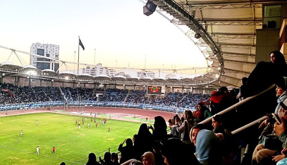 حضور تاریخی زنان و دختران در ورزشگاه امام رضا(ع)/ ابومسلم مشهد دوباره جان گرفت +ویدیو