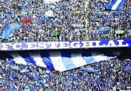 بنر جنجالی استقلالی‌ها: دربی فقط با داور خارجی! +ویدیو