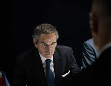 مردم از خجالت گروسی درآمدند: با این جاسوس همکاری نکنید!