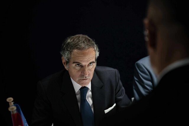 مردم از خجالت گروسی درآمدند: با این جاسوس همکاری نکنید! مردم از خجالت گروسی درآمدند: با این جاسوس همکاری نکنید!