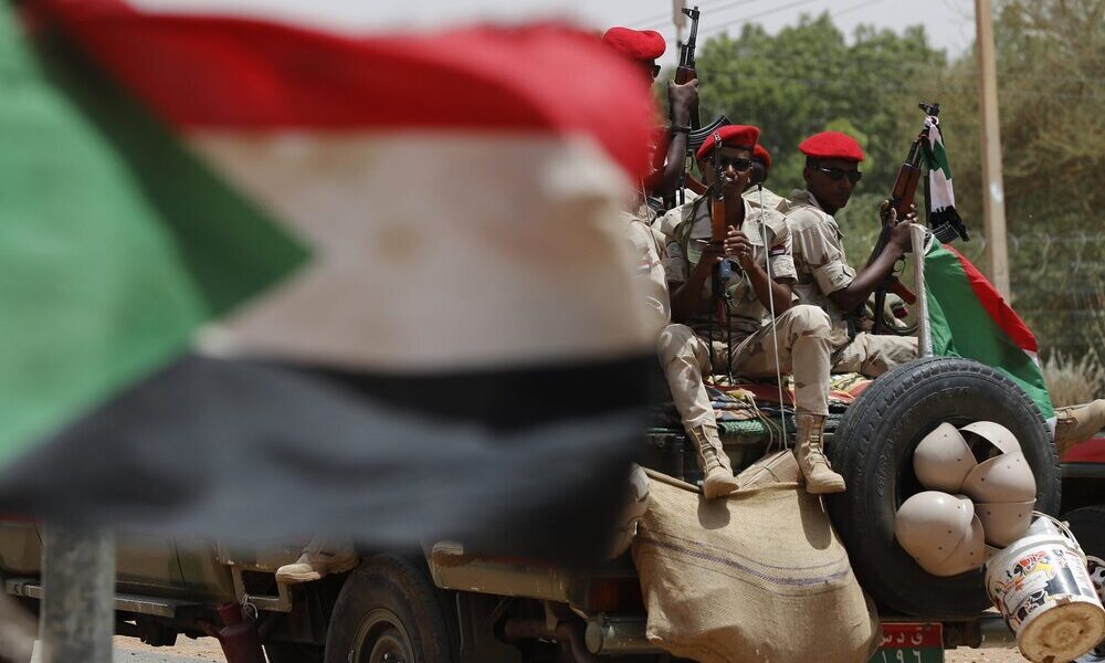 سودان گرفتار در دو جبهه جنگ و سیاست