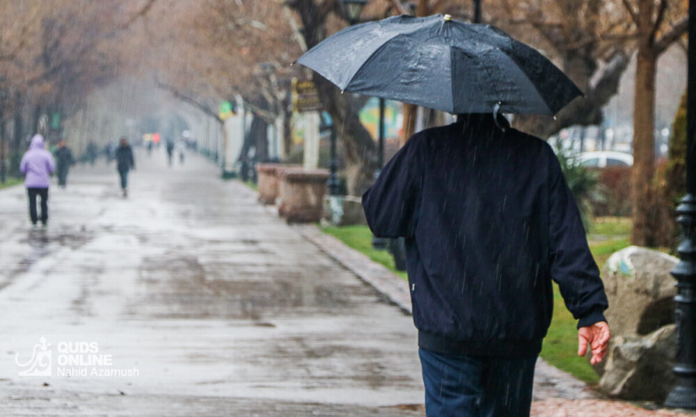ورود یک سامانه بارشی به پایتخت؛ باران و باد به کمک تهرانی‌ها آمدند