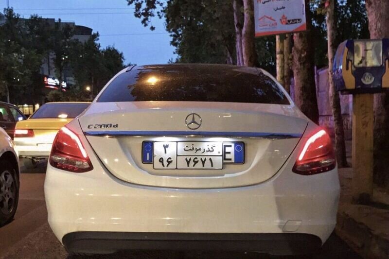 از مرز چذابه، ورود خودروهای سواری عراقی گذر موقت آغاز شد از مرز چذابه، ورود خودروهای سواری عراقی گذر موقت آغاز شد