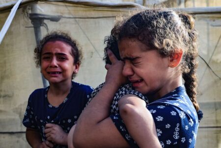 جنگ دوران کودکی را از کودکان غزه ربود/ ۴ هزار طفل نیاز به انتقال به خارج دارند