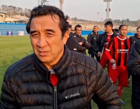 عصبانیت روزنامه زاکانی از خداداد عزیزی: حرف‌هایی را که کنار زمین حواله دیگران می‌کرد روی آنتن...