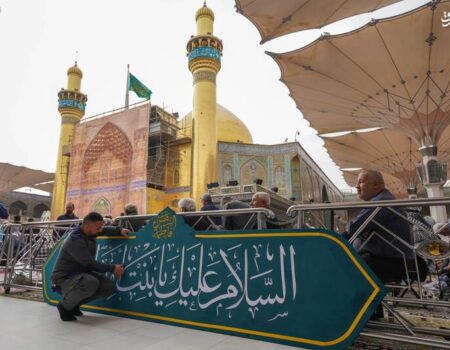 عکس/ آماده‌سازی حرم امیرالمومنین برای میلاد حضرت فاطمه(س)