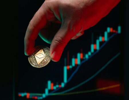 رشد صادرات چین در نوامبر فراتر از انتظار؛ واردات کمتر از پیش‌بینی‌ها