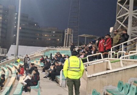 تماشاگران پرسپولیس قاچاقی وارد ورزشگاه شدند! +عکس