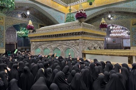آیین غبارروبی ضریح مطهر امام رضا (ع) با حضور بانوان برگزار شد