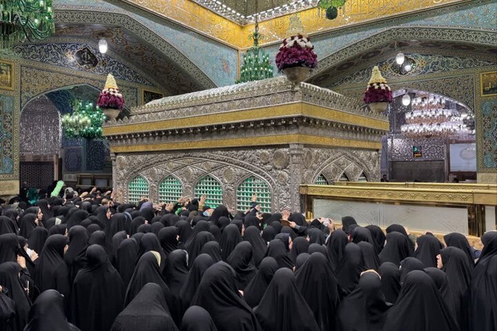 آیین غبارروبی ضریح مطهر امام رضا (ع) با حضور بانوان برگزار شد