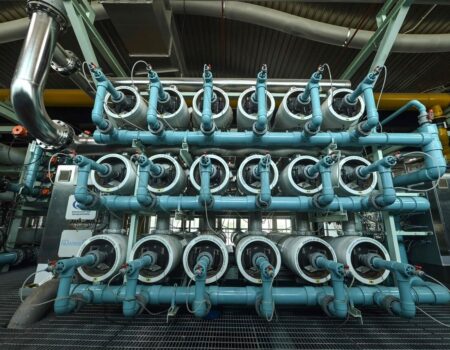 تامین چهار درصد کسری حوضه زاینده‌رود با آب دریا/حکایت مسائل فلات مرکزی همچنان پابرجاست