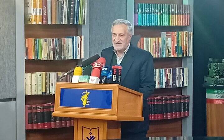 باید نقش زنان در اداره جامعه را به رخ دشمن بکشیم باید نقش زنان در اداره جامعه را به رخ دشمن بکشیم