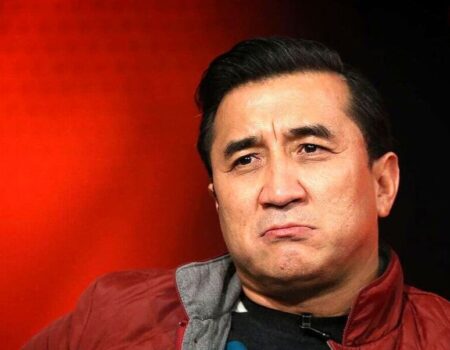 بعد از آبروریزی در صداوسیما نوبت به حرکت  منشوری خداداد عزیزی کنار زمین رسید!