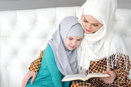 سایه مادر هر خانه‌ای را روشن می‌کند؛ زنانی که امید را بر دوش می‌کشند