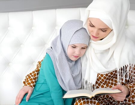 سایه مادر هر خانه‌ای را روشن می‌کند؛ زنانی که امید را بر دوش می‌کشند