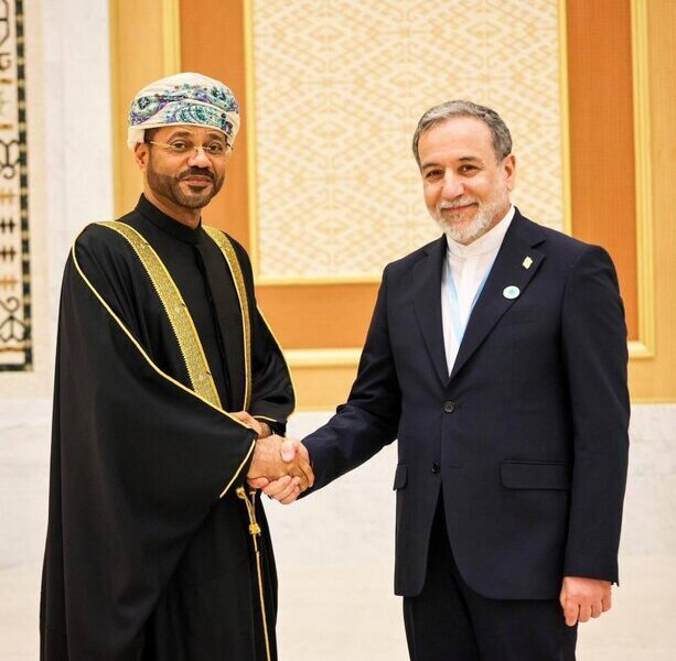 عراقچی با وزیر امور خارجه عمان دیدار کرد