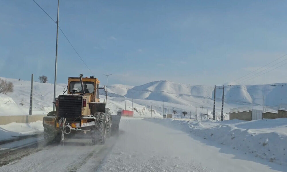 اجرای ۹۰ هزار کیلومتر عملیات برفروبی/ اسکان اضطراری ۱۰۲ نفر از مسافران