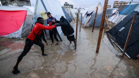 باران، بلای جان کودکان غزه | ۱۴ فلسطینی قربانی سرما و طوفان شدند