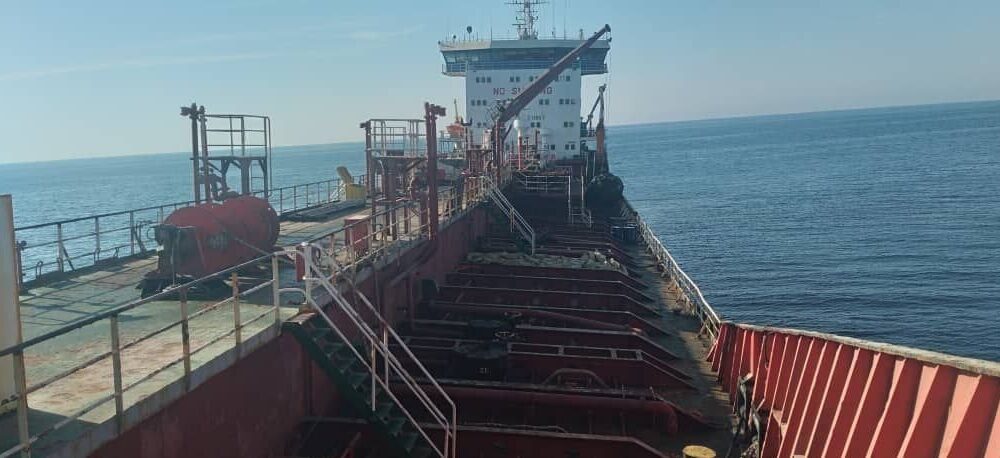 توقیف نفتکش خارجی در دریای عمان | بازداشت ۱۸ متهم + عکس توقیف نفتکش خارجی در دریای عمان | بازداشت ۱۸ متهم + عکس