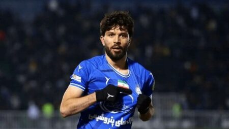 کارت بازی ستاره خارجی برای حضور در استقلال صادر شد