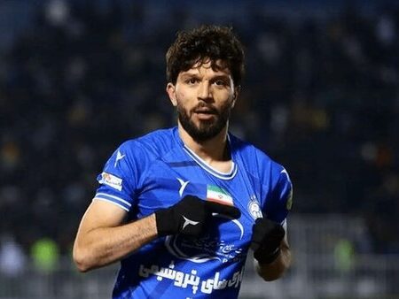 کارت بازی ستاره خارجی برای حضور در استقلال صادر شد