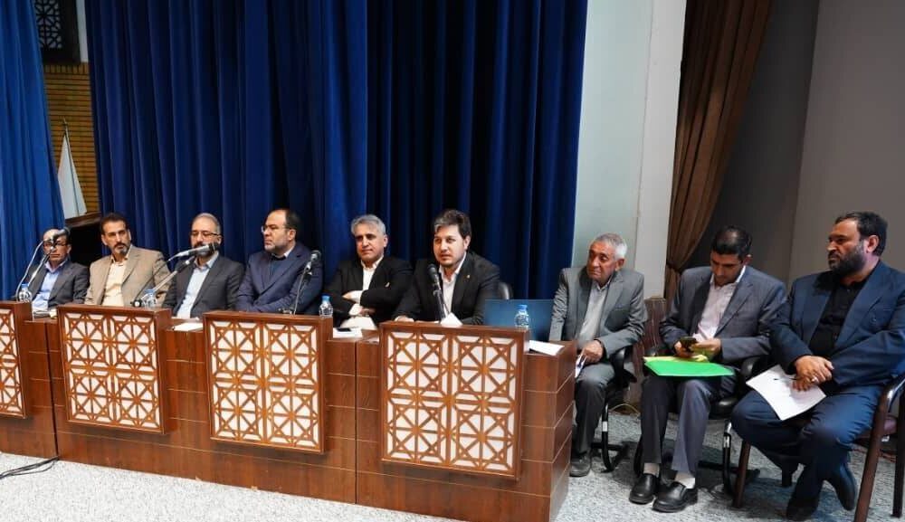 مجلس دوازدهم و مدیریت بانک مرکزی نگاه حل مسئله به صندوقهای قرض الحسنه دارند مجلس دوازدهم و مدیریت فعلی بانک مرکزی نگاه مثبت و حل مسئله به صندوقهای قرض الحسنه دارند