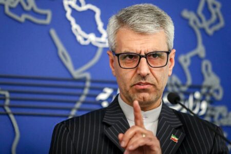 بقایی: آمریکا باید به ایرانی‌ها ویزا بدهد