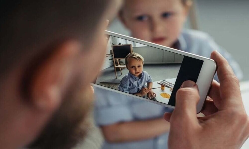 والدین بلاگر؛شکست خوردگانی که کودک خود را هم قربانی می‌کنند