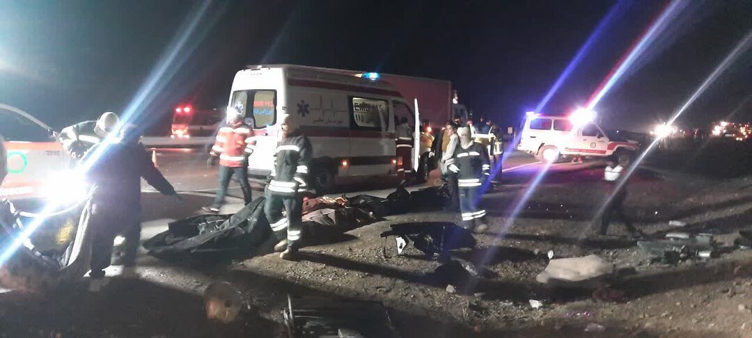 تصادف مرگبار در محور اصفهان- تهران؛ ۱۳ نفر کشته شدند +عکس اجساد