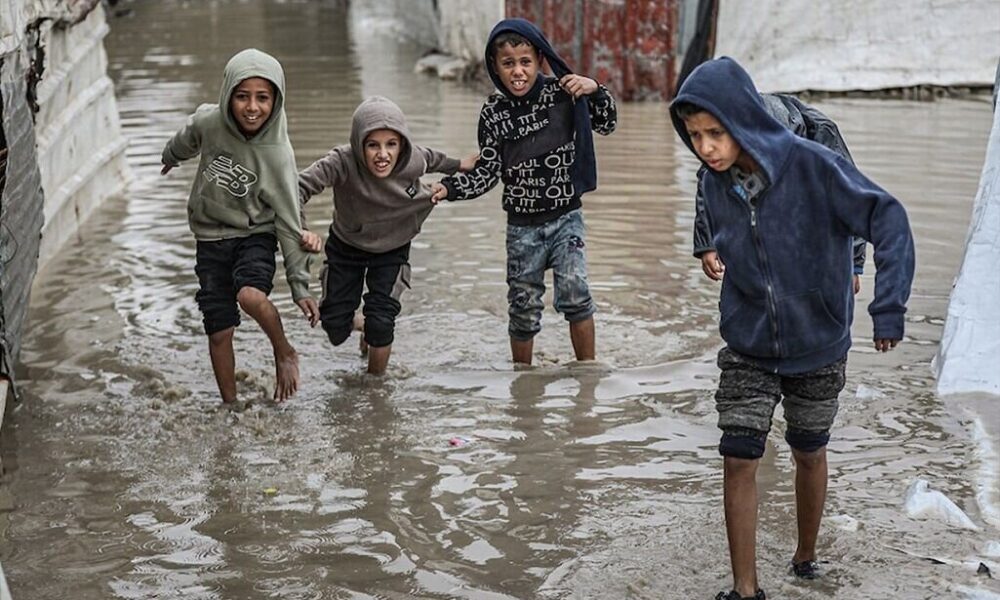 موج جدید بارش‌ها در غزه/ چادرهای فرسوده سرپناه مناسبی در برابر باد و سرما نیستند