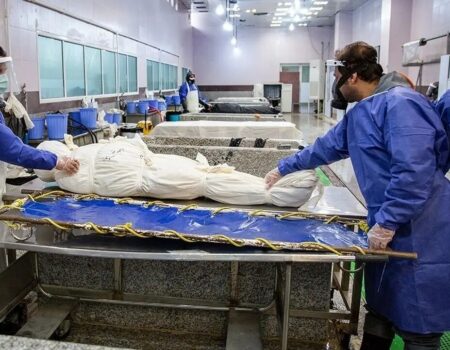 خدمتگزارانی که مردم آن‌ها را پس می‌زنند