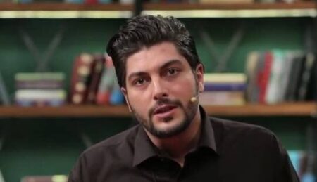 مجری ورزشی تلویزیون دچار گازگرفتگی شد