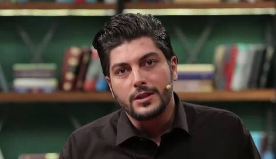 مجری ورزشی تلویزیون دچار گازگرفتگی شد مجری ورزشی تلویزیون دچار گازگرفتگی شد