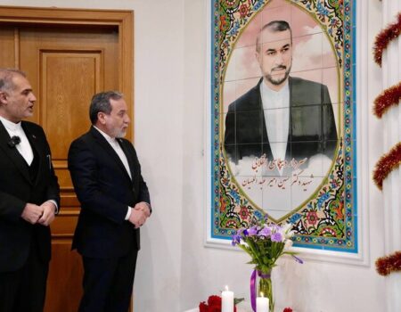 رونمایی از نماد یادبود شهید امیرعبداللهیان توسط وزیر امور خارجه