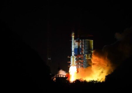 چین برای سومین بار طی یک‌ماه سفینه جدیدی به فضا پرتاب کرد