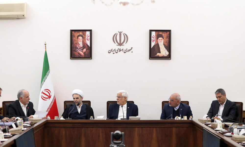 گزارش دولت درباره مدیریت بازار ارز و همکاری قوا برای بهبود معیشت و مقابله با جنگ اقتصادی