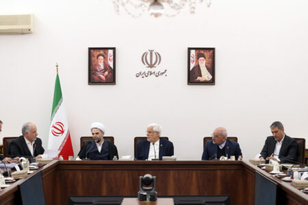 گزارش دولت درباره مدیریت بازار ارز و همکاری قوا برای بهبود معیشت و مقابله با جنگ اقتصادی