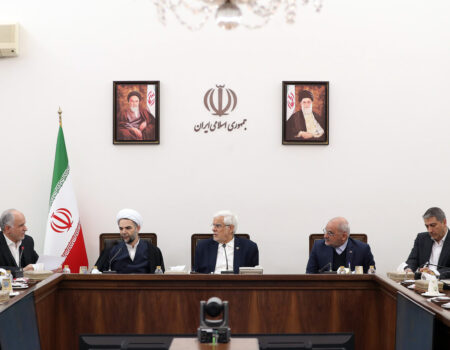 گزارش دولت درباره مدیریت بازار ارز و همکاری قوا برای بهبود معیشت و مقابله با جنگ اقتصادی