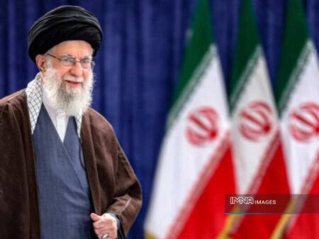 شب یلدا و مردی که ایران را بیدار نگه می‌دارد