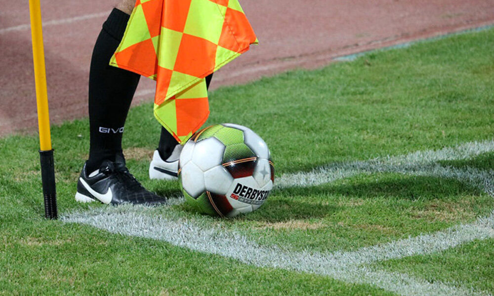 دو داور فوتبال از قضاوت کنار گذاشته شدند