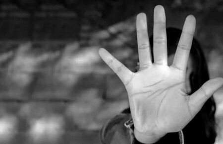 مدیرعامل قلابی به دختر ۱۷ساله دست‌درازی کرد