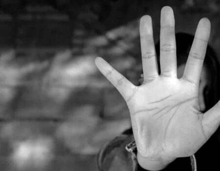 مدیرعامل قلابی به دختر ۱۷ساله دست‌درازی کرد