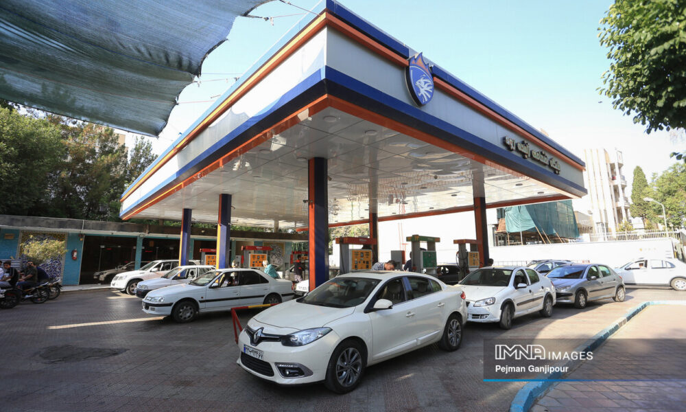 وزیر نفت: بنزین سوپر وارداتی خدمتی خارج از نظام سهمیه‌بندی است